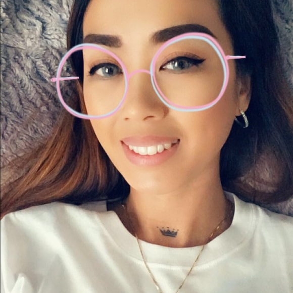 Meet your Posher, Vicky - Picture 3 of 4